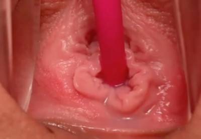 Кончающая женская пизда невероятно крупным планом