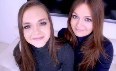 Две красивые сестры близняшки сделали охуенный минет общему знакомому