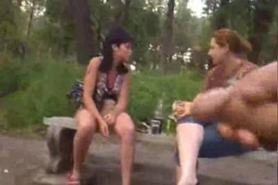 Озабоченный парень дрочит член в публичных местах перед русскими девушками