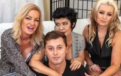 Мама подарила сыну на день рождения, групповой секс со своими подругами