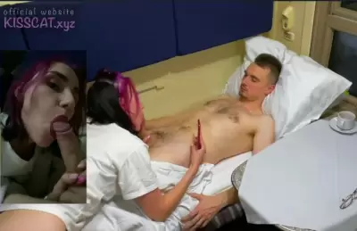 Русская студентка сама напросилась на секс в купе поезда с дрочащим соседом