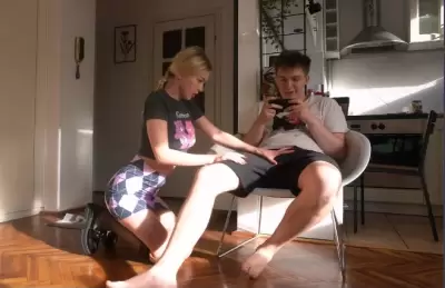 Брат, хватит в телефоне играться, давай лучше будем ебаться!