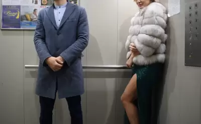 Русская сучка застряла в лифте с незнакомцем и вдоволь натрахалась