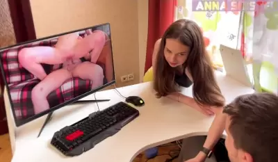 "Братик, мы с тобой два извращенца! Я тоже люблю порно смотреть и дрочить! Может поебемся?"