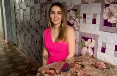 Оставил маму друга тетю Алину ночевать, трахнул и кончил внутрь