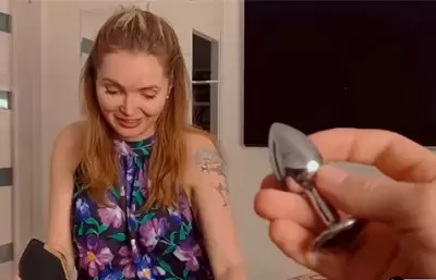 "Мама, я тут случайно нашёл кое-какую хуйню!" — "Хуйня у коня сынок, а это моя анальная пробка!"